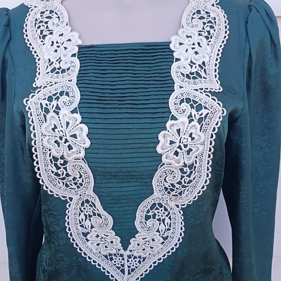 Vintage Green And White Skirt Set - Picture 4 of 6